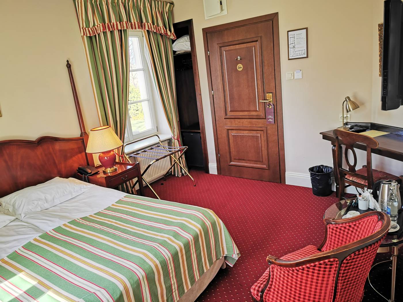 Dwor-Sierakow-Room-6