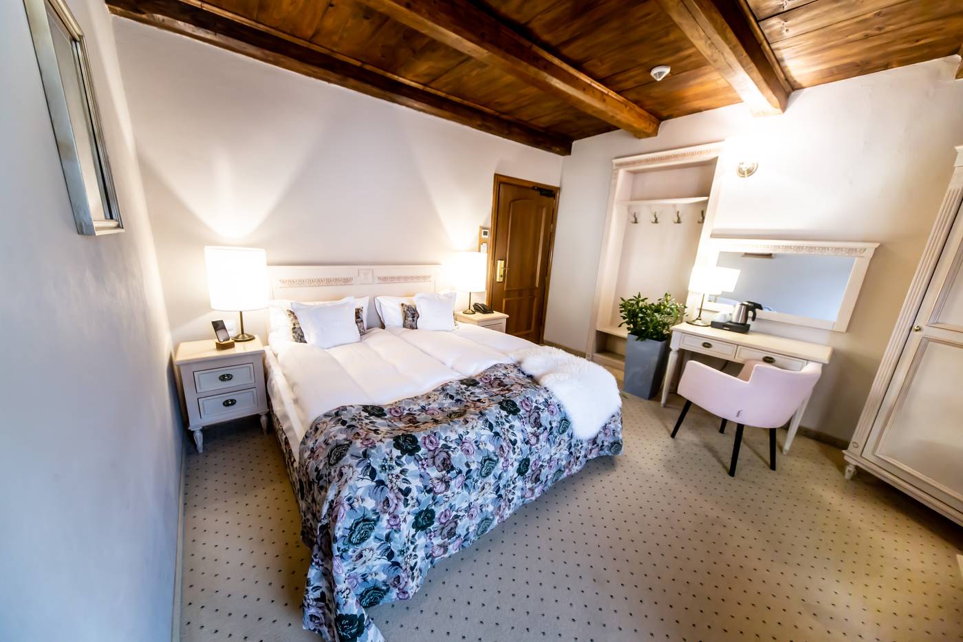 Hotel-Rubinstein-Room-12