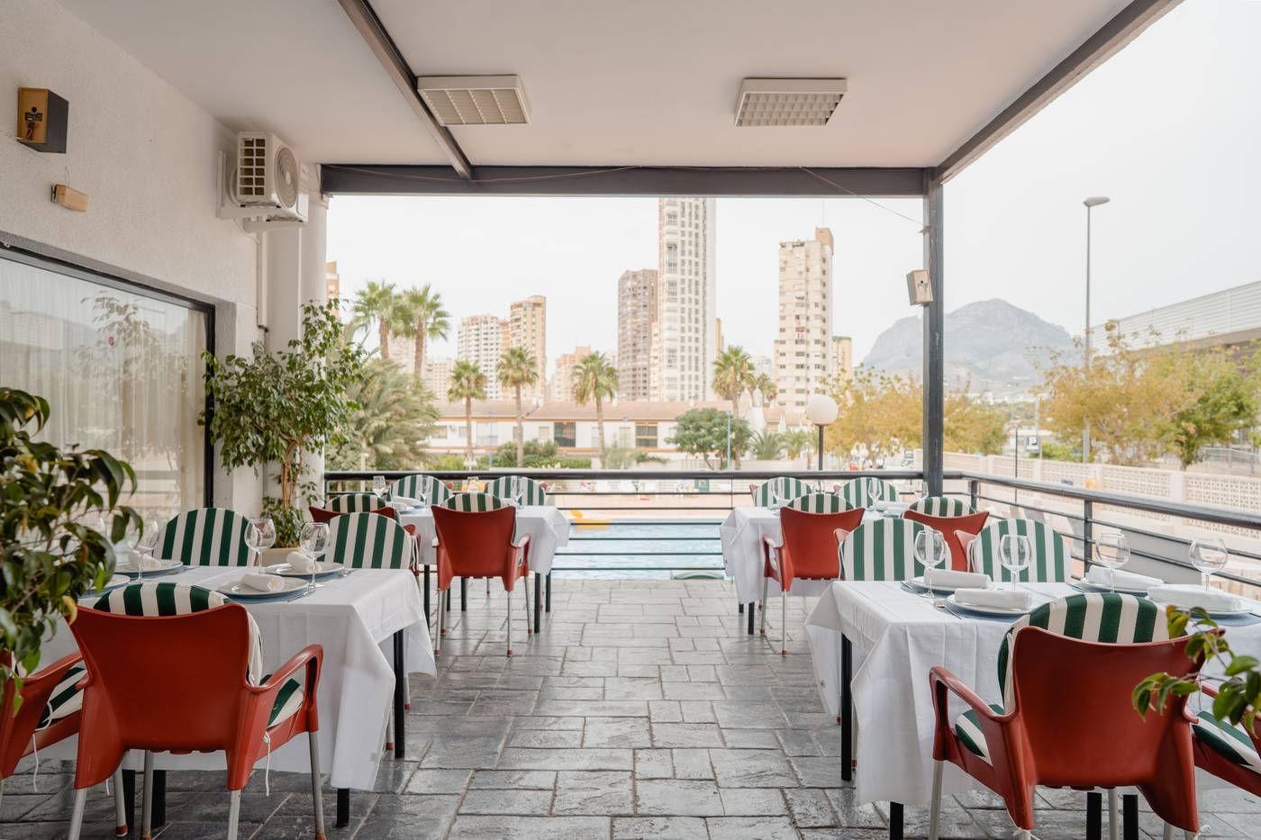 Luxmar-Apartments-Restaurant-5