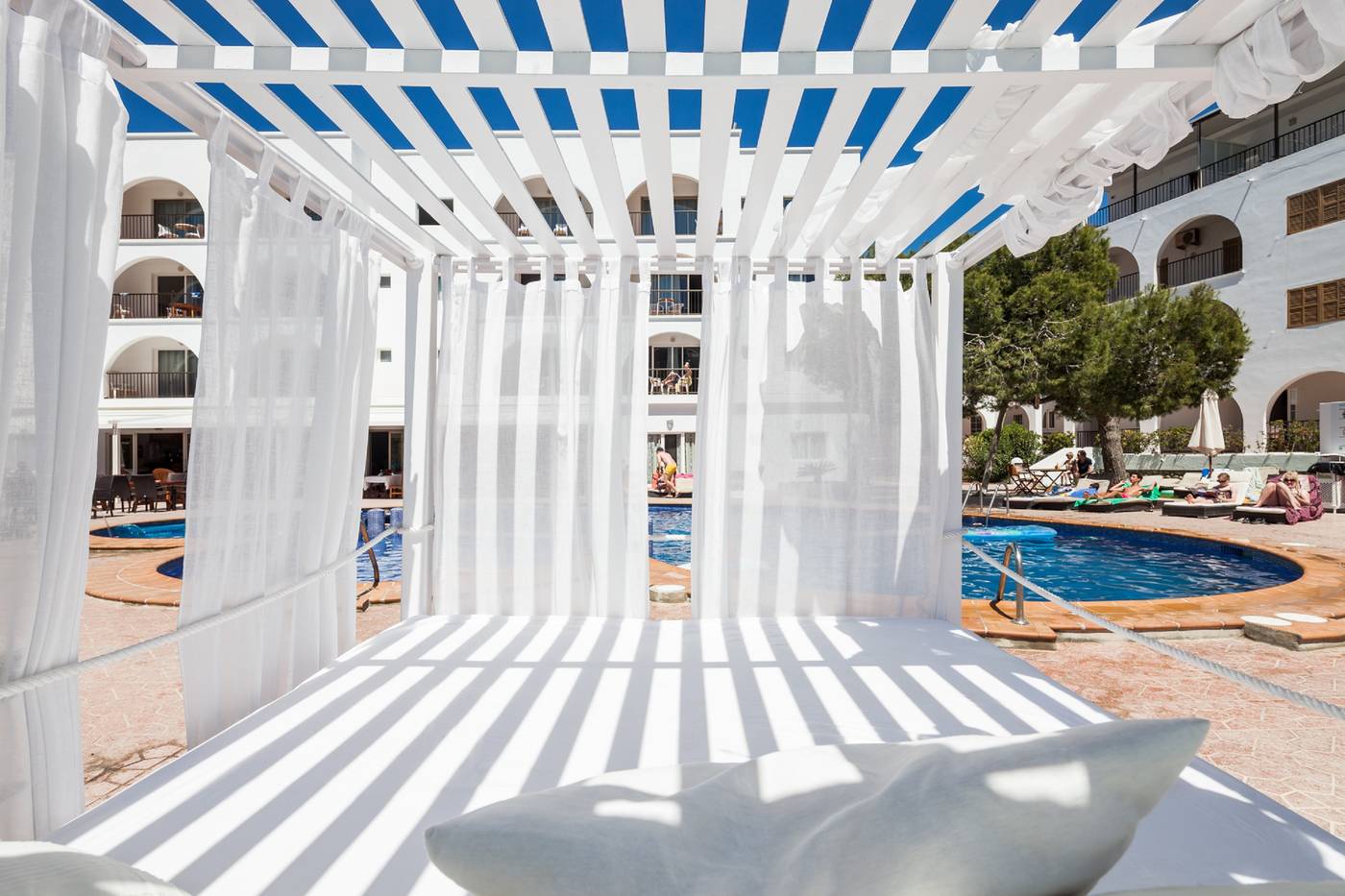 Puerto-Cala-Vadella-Pool-17