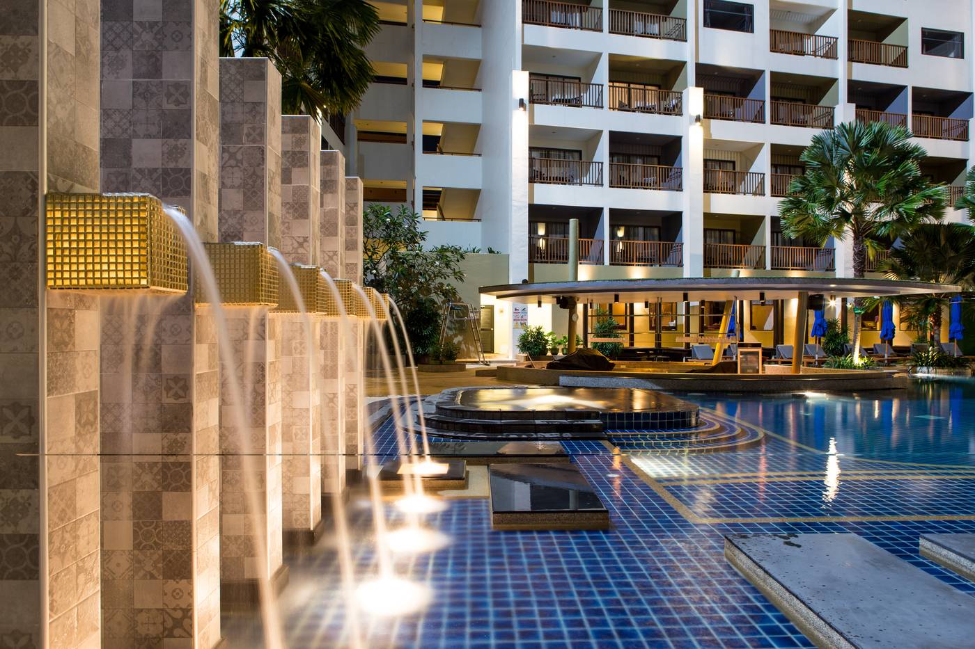 Deevana-Plaza-Phuket-Pool-5