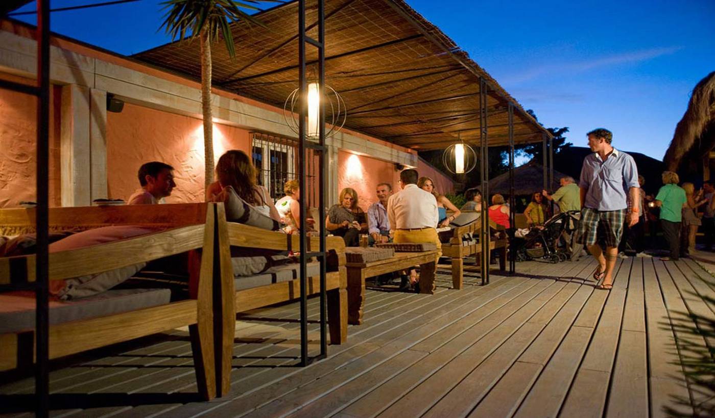 Hotel-100--Fun-Restaurant-9