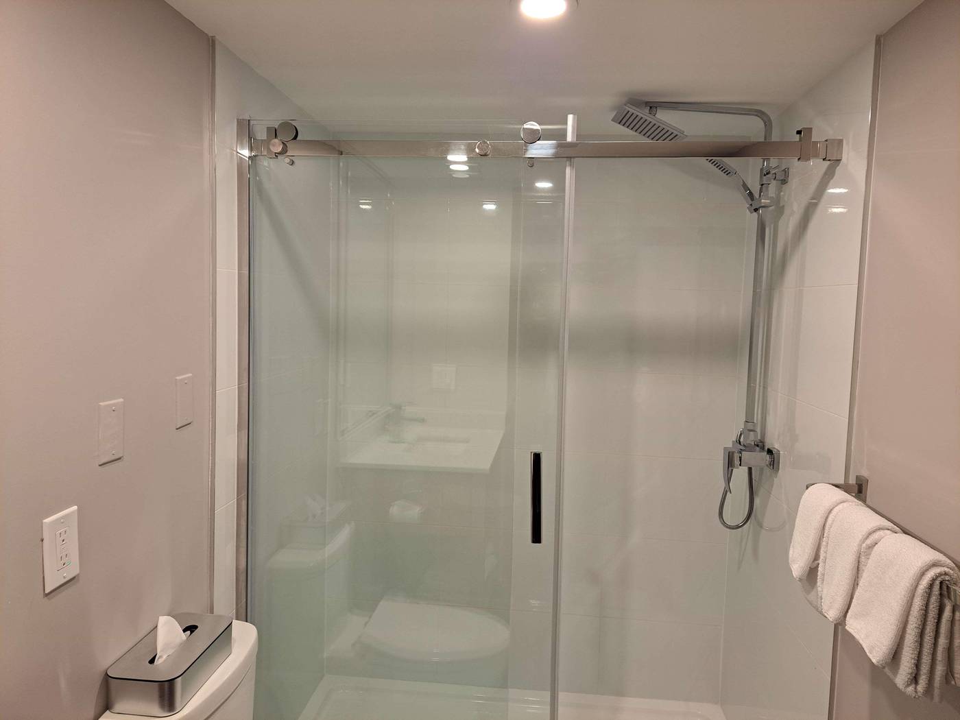 Best-Western-Plus-Vancouver-Airport-Hotel-Room-42