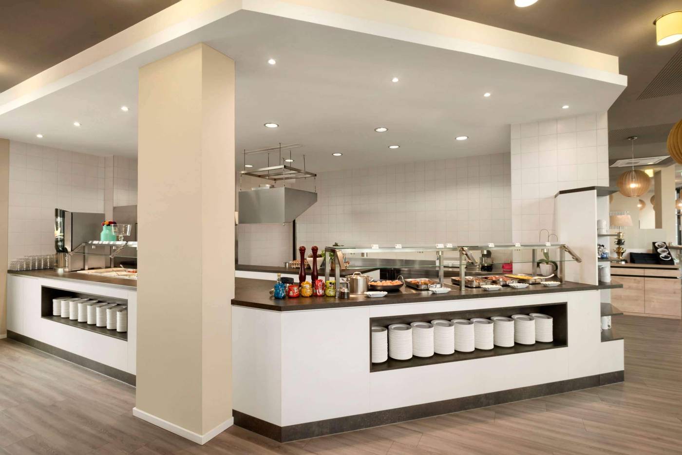 Super-8-Munich-City-West-Restaurant-50