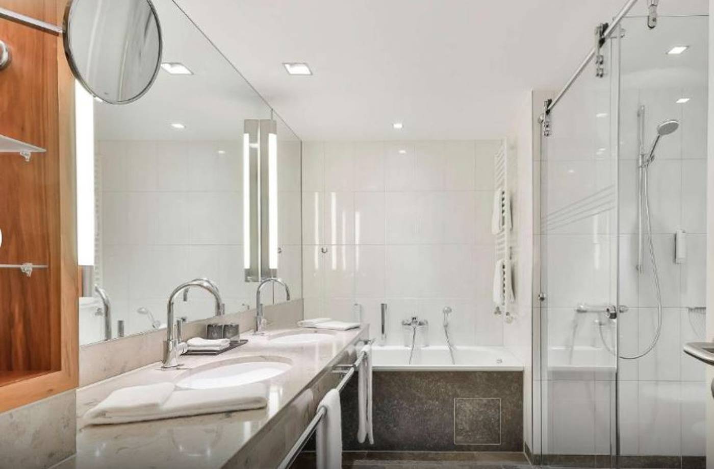 Dorint-Hotel-am-Heumarkt-Koln-Room-32