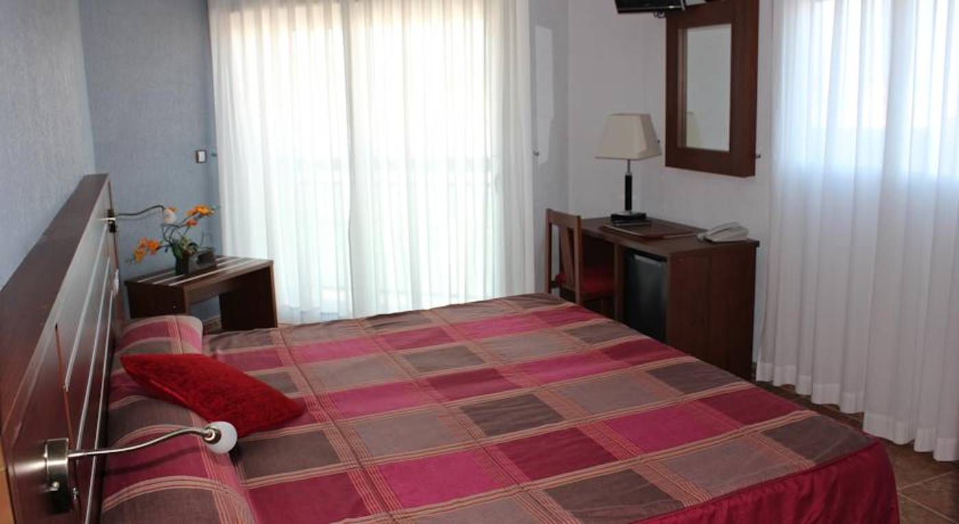 La-Familia-Gallo-Rojo-Room-10