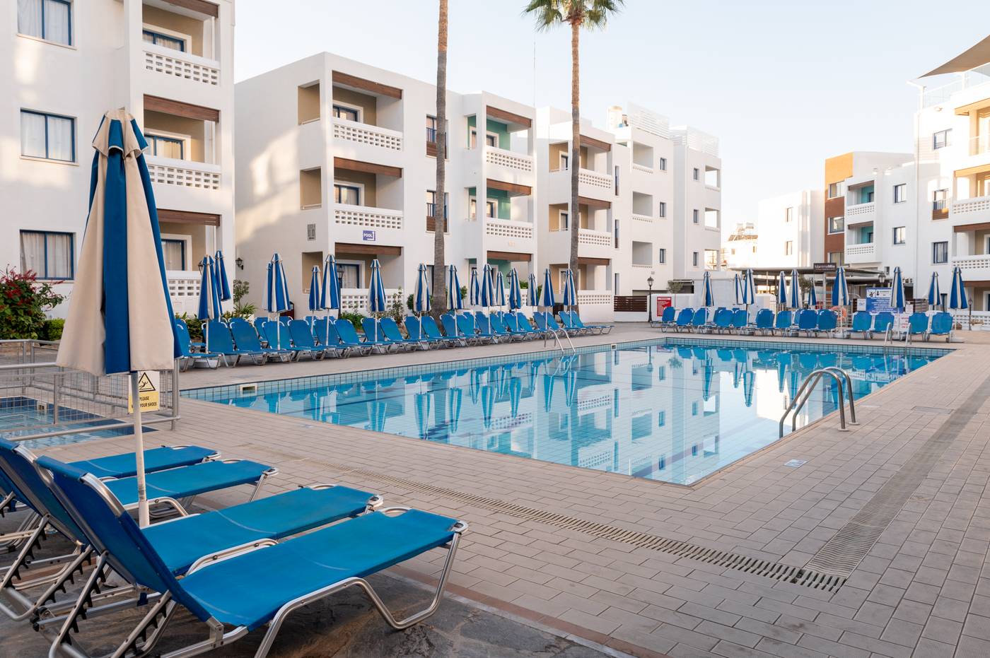 Kefalos-Damon-Hotel-Apartments-Pool-4