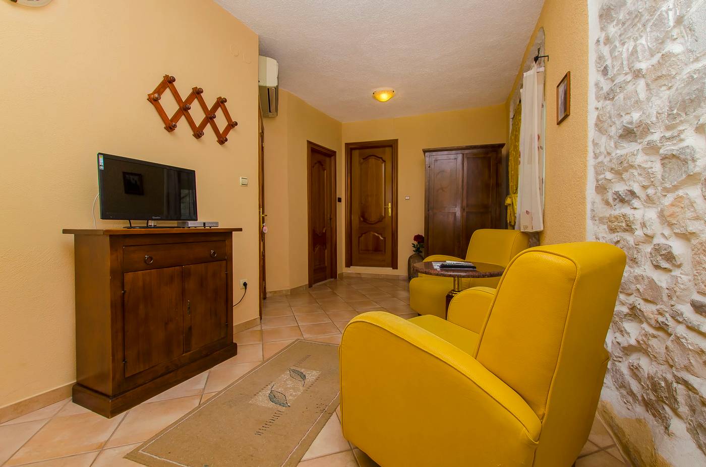 Palace-Derossi-Room-32