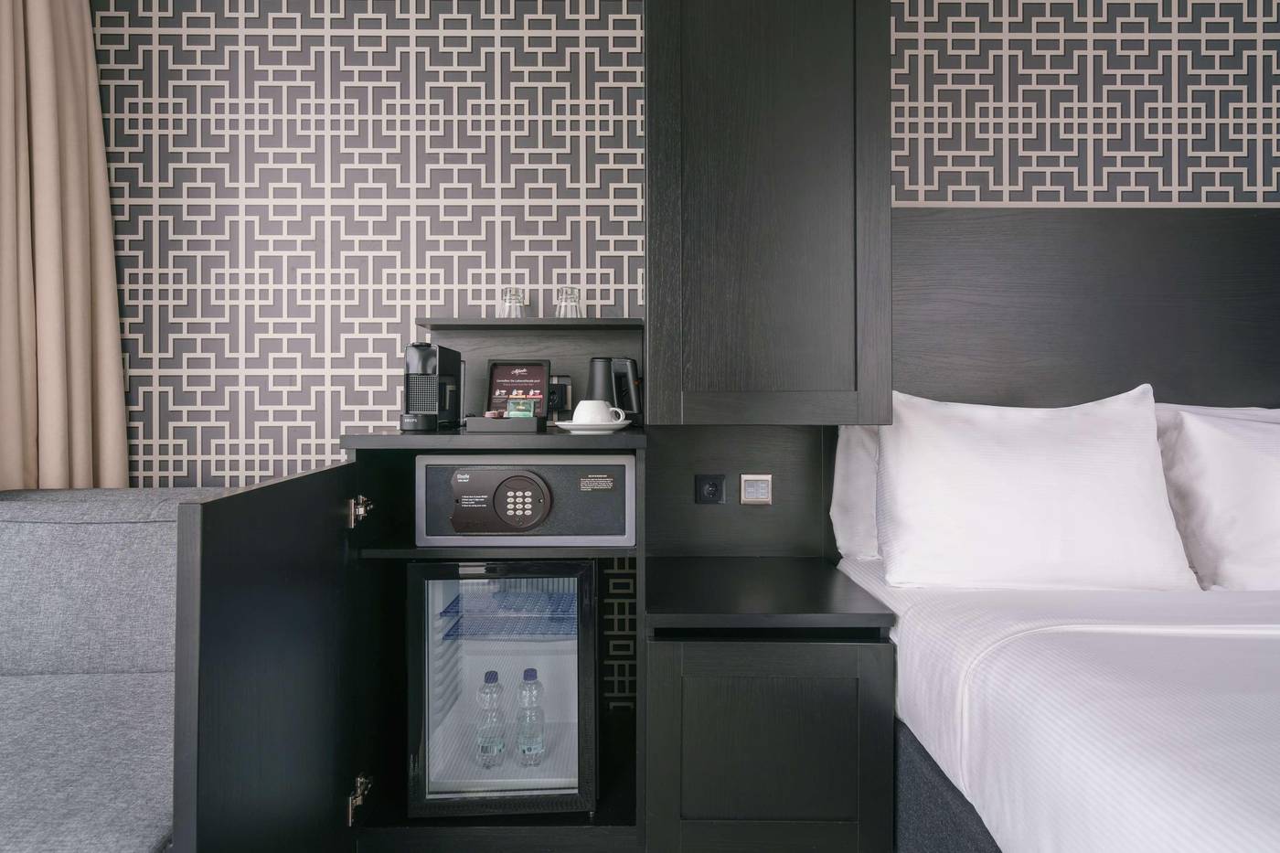 DoubleTree-by-Hilton-NDSM-Wharf-Room-55