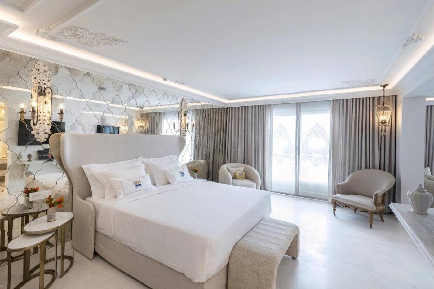 Saint-John-Hotel-Villas---Spa-Room-52