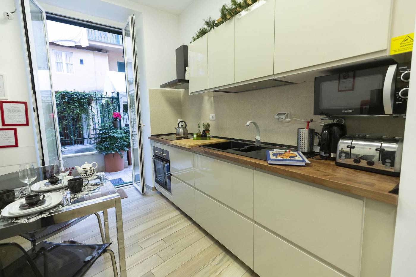 Flatinrome-Trastevere-Deluxe-Rooms-Room-3