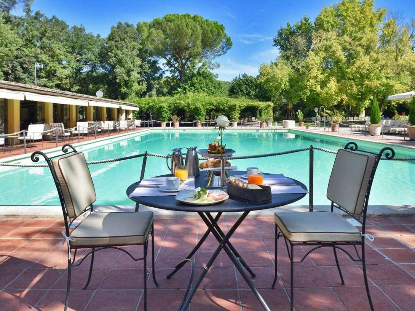 Hotel-Borgo-San-Luigi-Pool-55