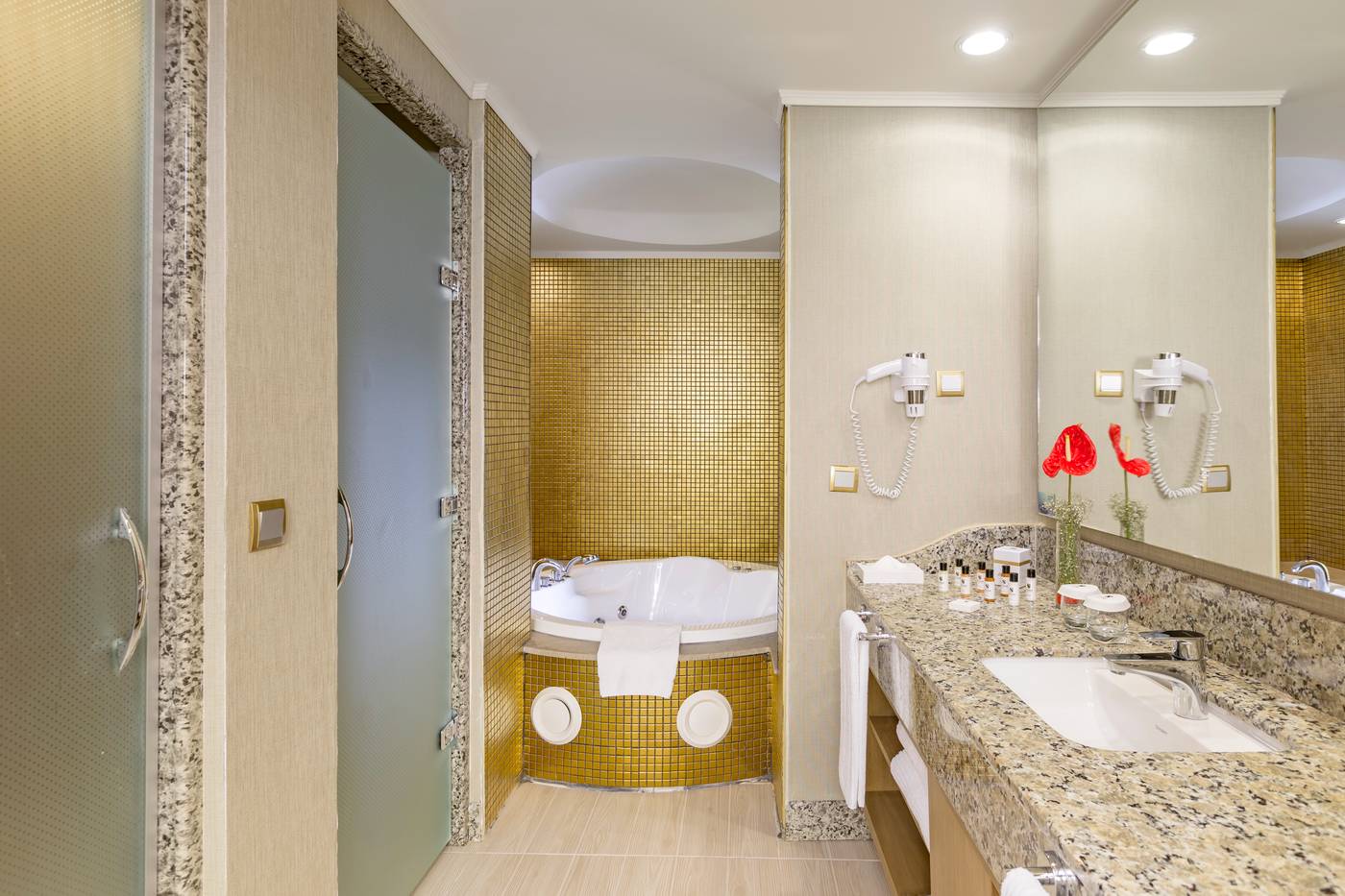 Royal-Holiday-Palace-Room-40