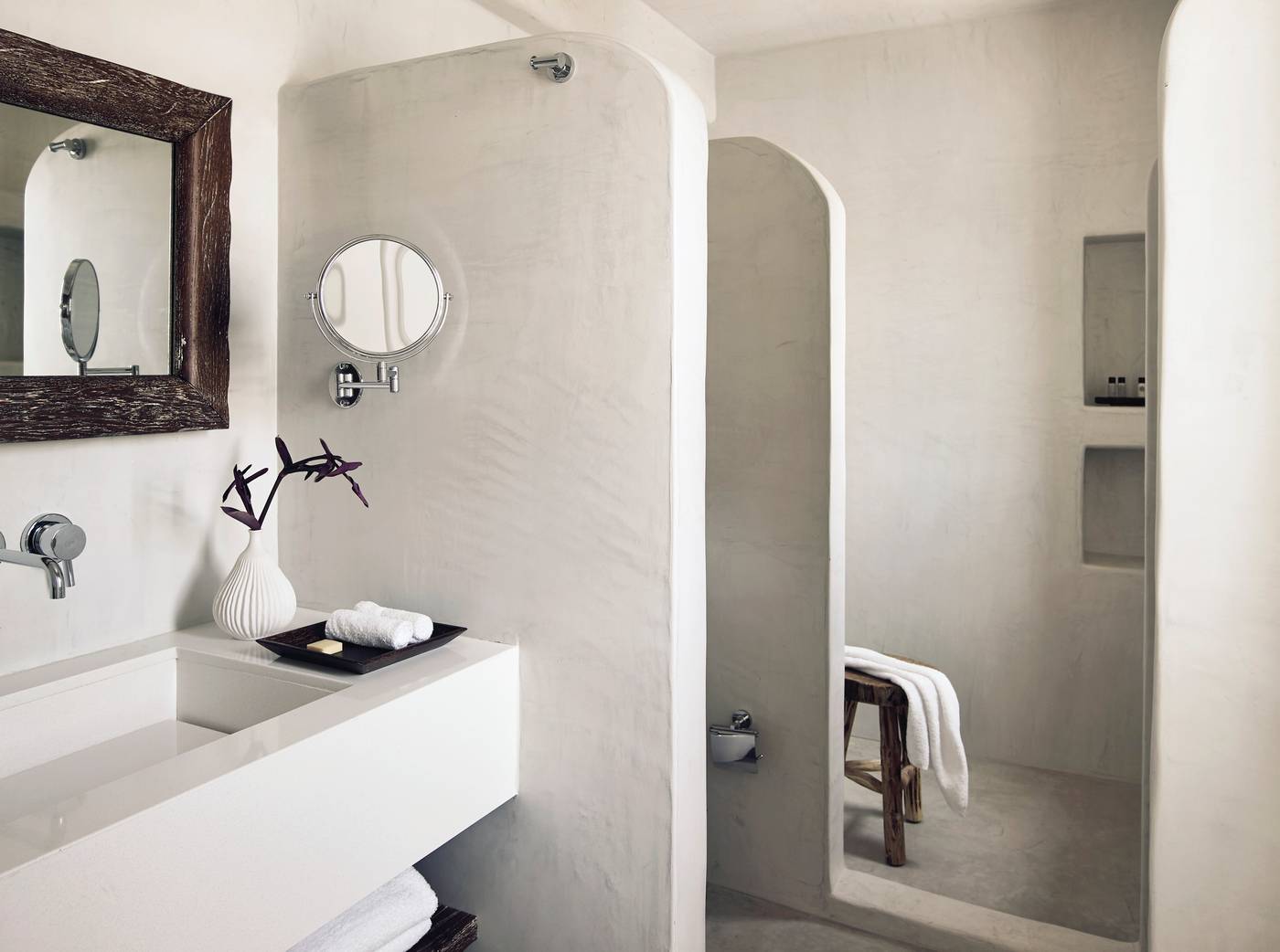 Santo-Maris-Oia--Luxury-Suites---Spa-Room-48