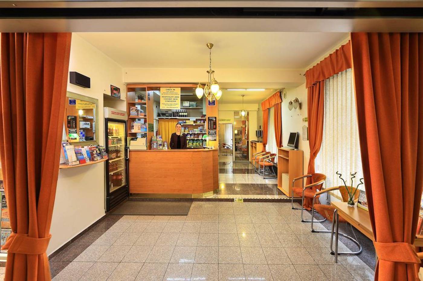 Hotel-Golden-City-Garni-Lobby-5