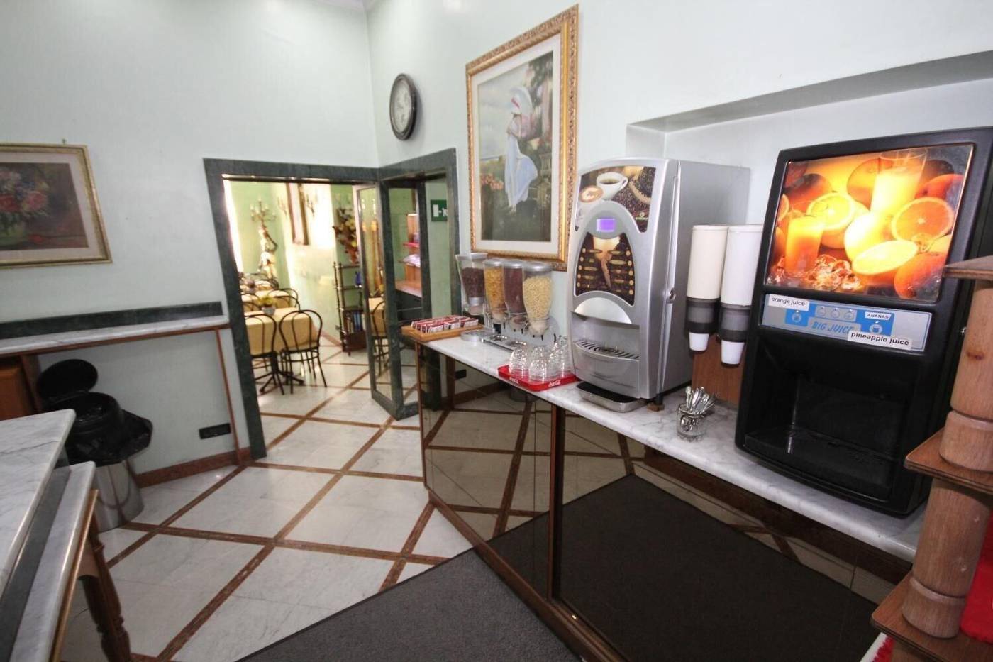 Hotel-Marisa-Lobby-16