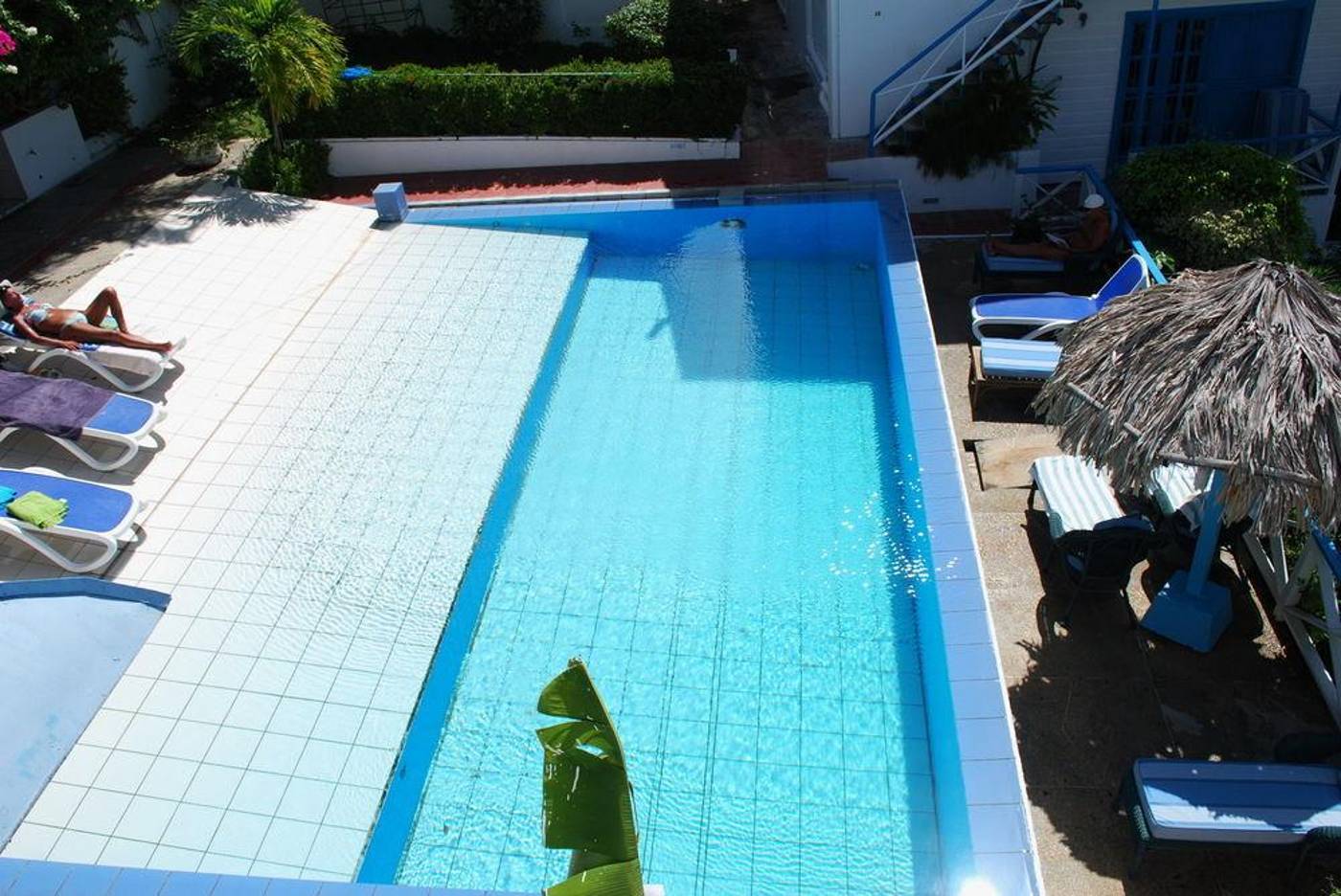 Half-Moon-Blue-Pool-3