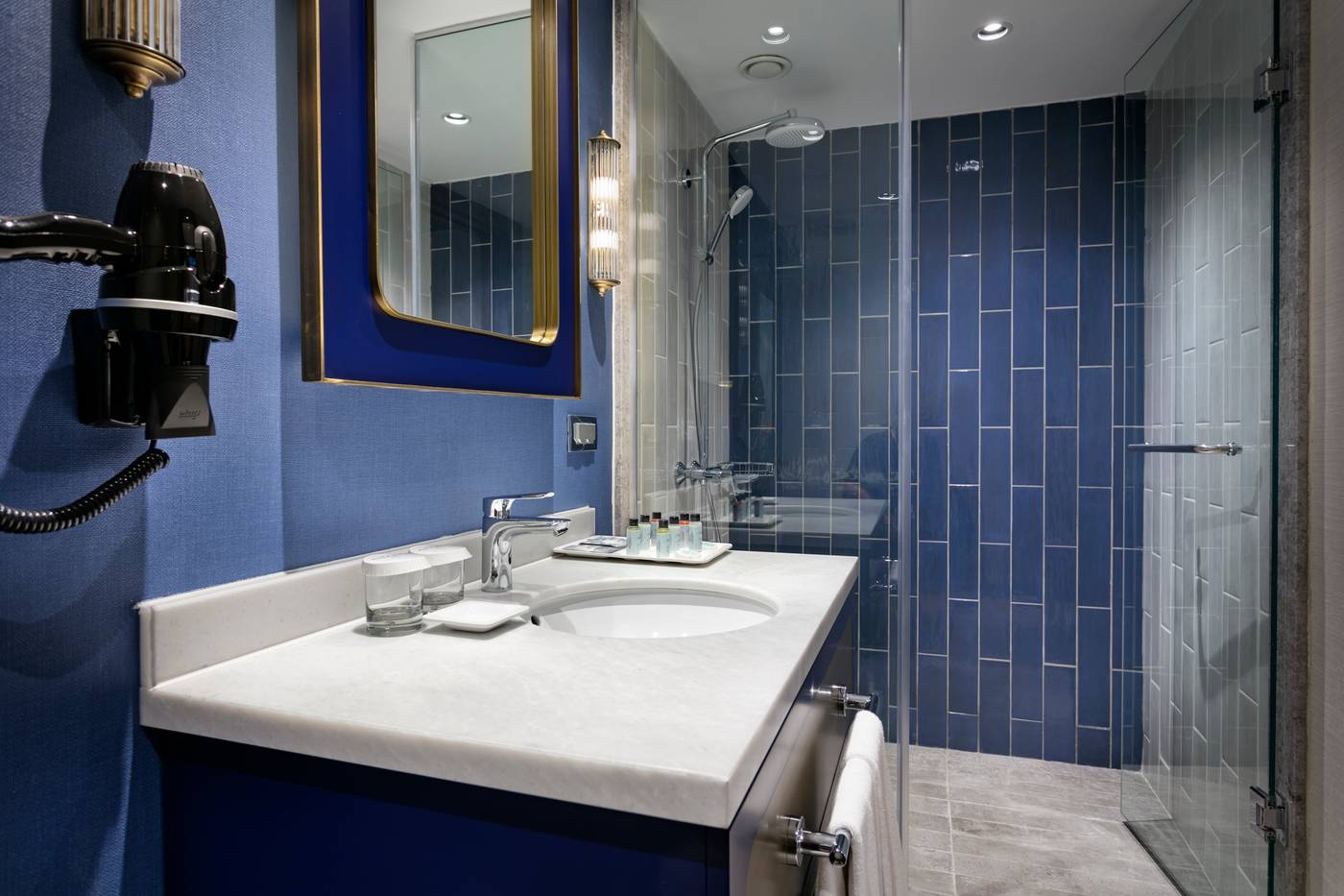 Titanic-Deluxe-Lara-Room-44