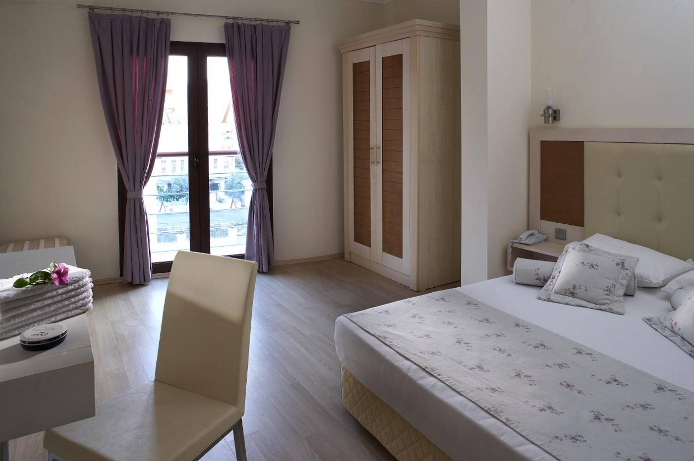 Club-Anastasia-Room-18