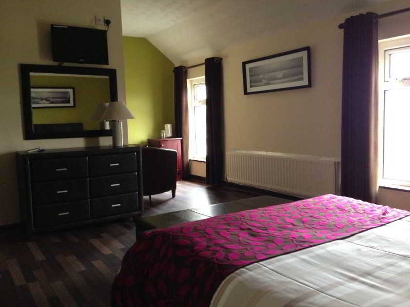 Maddens Bridge Bar and Restaurant - Ireland - co donegal - Room - 8