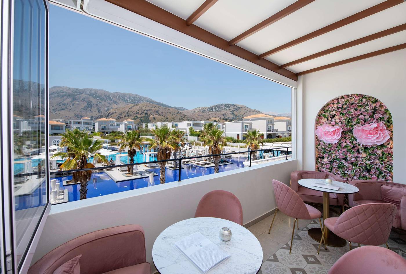 Anemos-Luxury-Grand-Resort-Bar-33