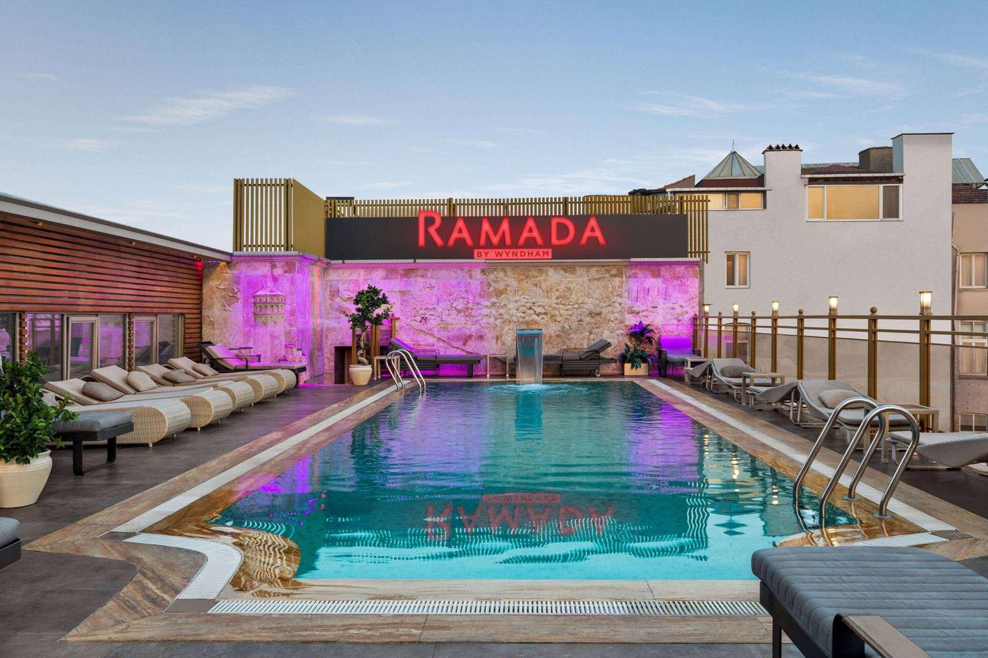Ramada-by-Wyndham-Istanbul-Pera-Pool-10
