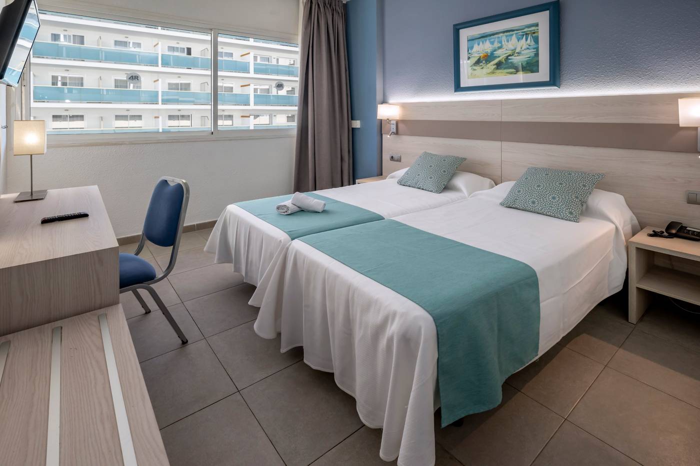 4R-Salou-Park-Resort-I-Room-14