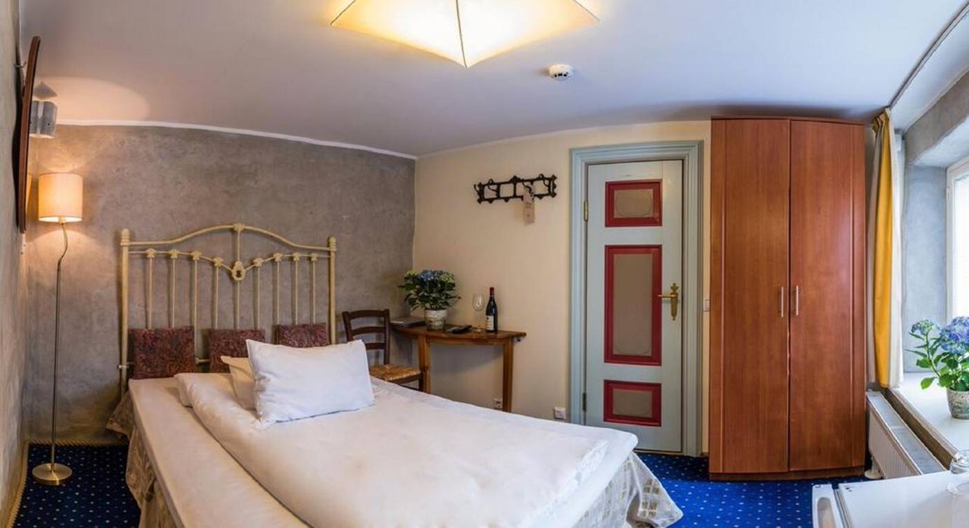 Cru Hotel And Restaurant-Estonia-TALLINN-Room-10
