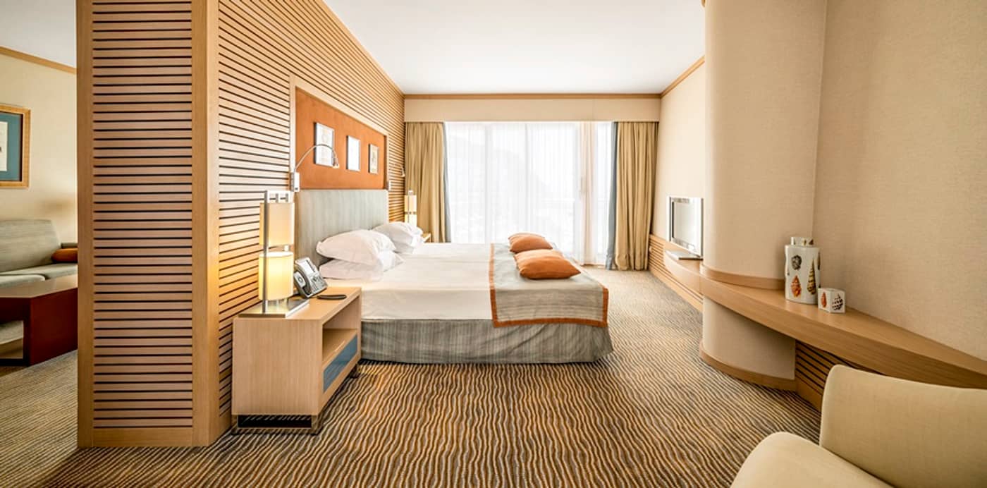 Sesimbra-Oceanfront-Hotel-Room-9