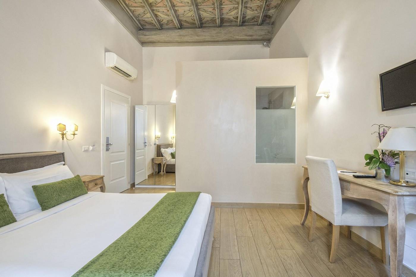 Little-Queen-Suite-Room-33