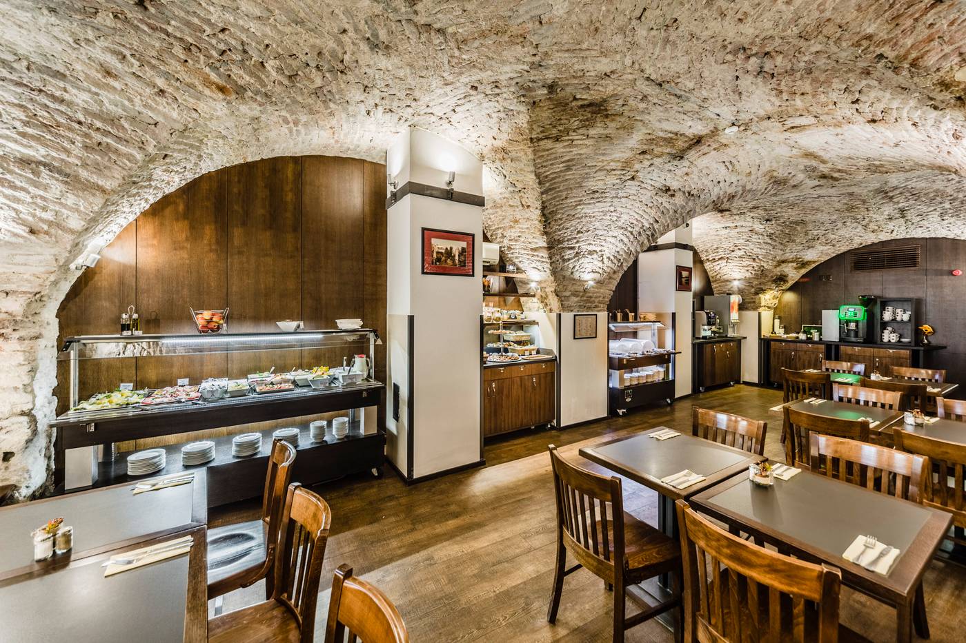 Archibald-at-the-Charles-Bridge-General-view-36