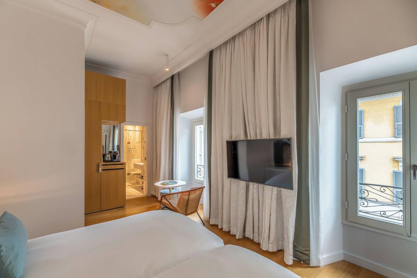 Sofitel-Roma-Villa-Borghese-Room-25