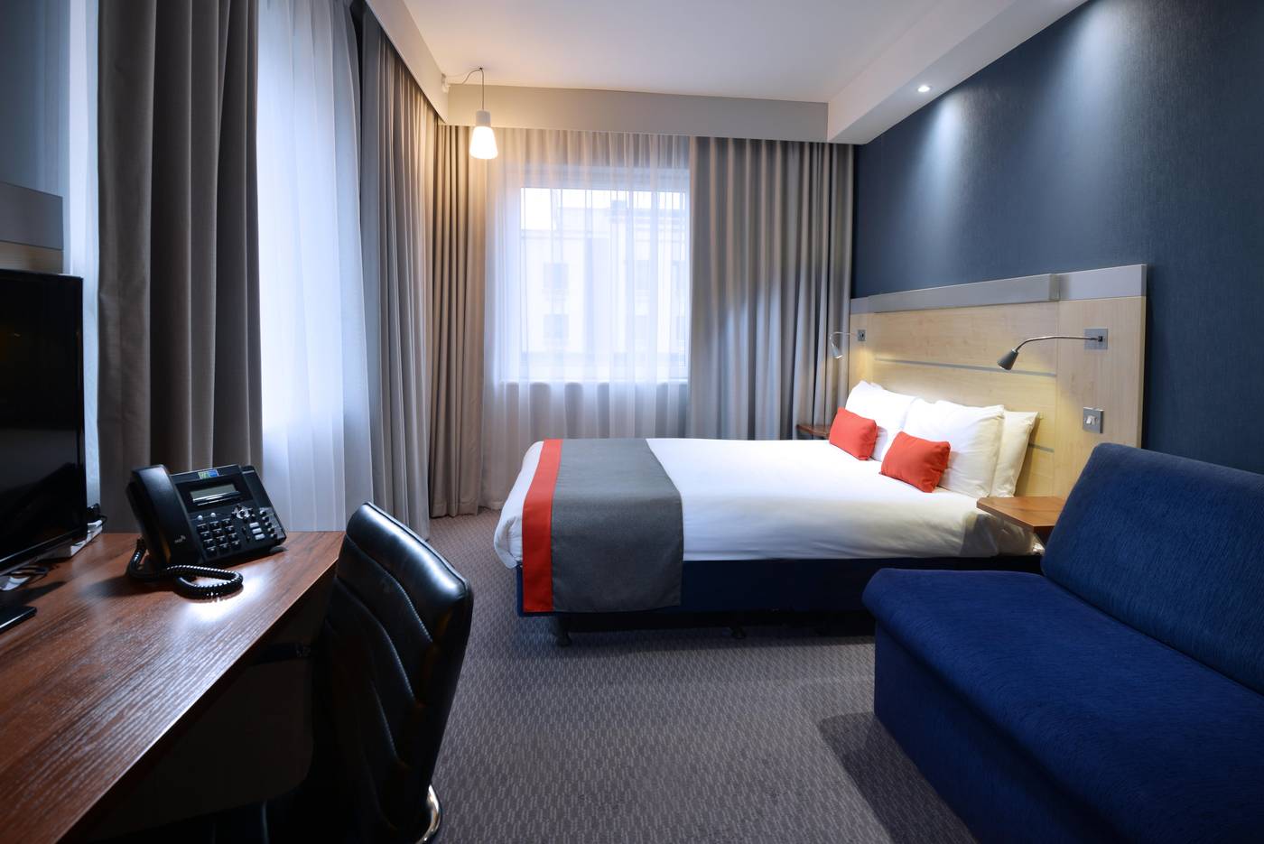 Holiday-Inn-Express-Hotel-Dublin-Airport-Room-31