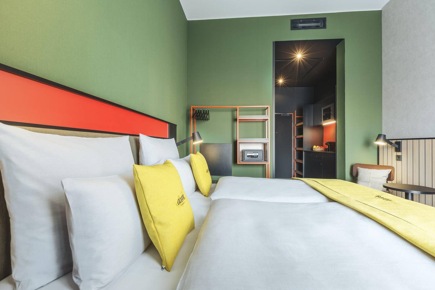 Holiday-Inn---The-Niu--Amity-Potsdam-Room-6