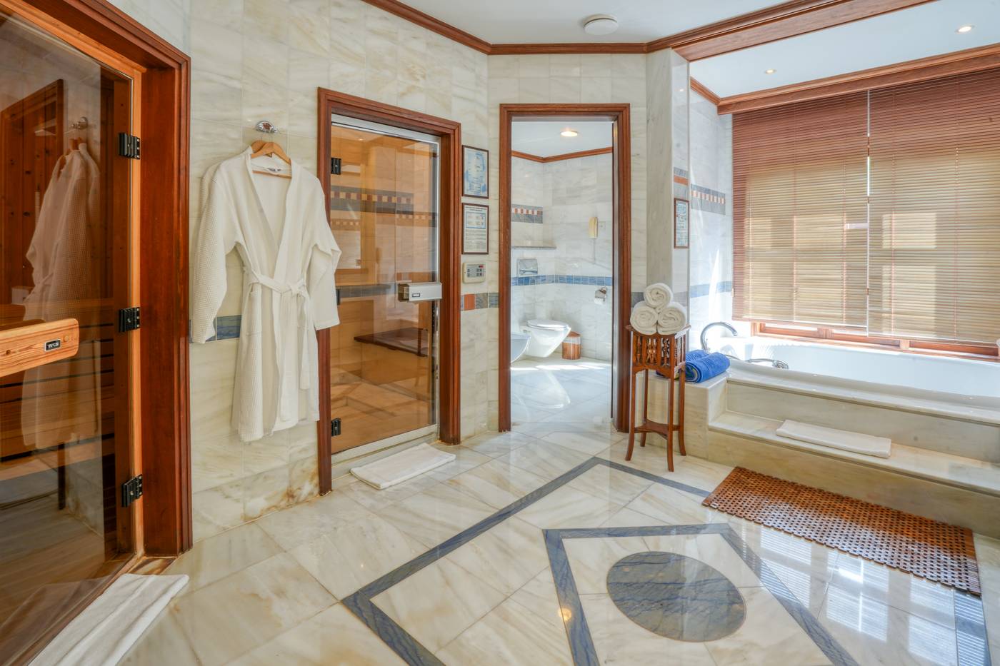Coral-Beach-Hotel-and-Resort-Room-50