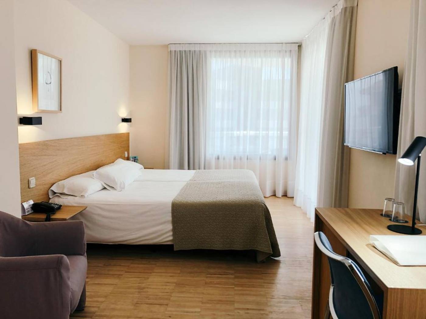 Gran Hotel Victoria-Spain-EL SARDINERO-Room-8