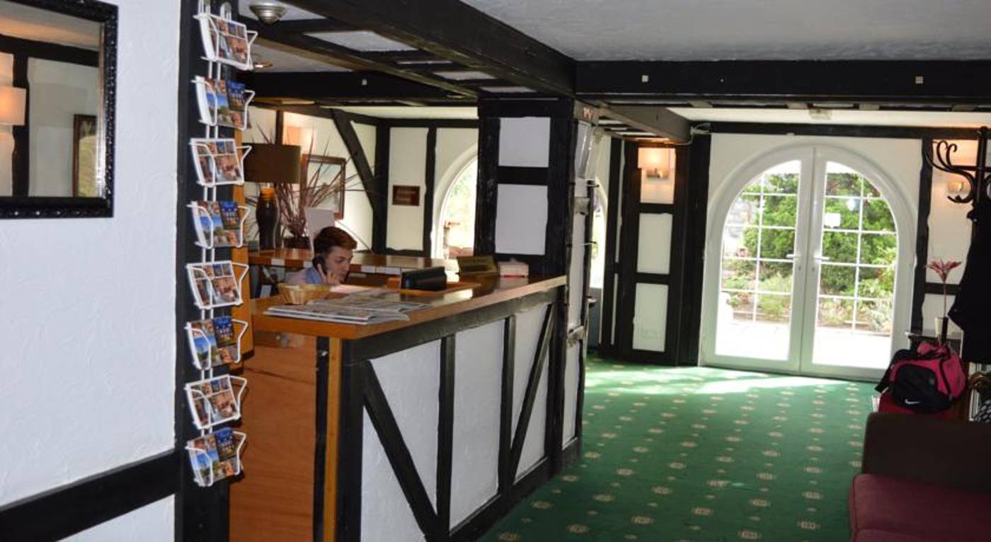 Le Pommier Hotel & Restaurant-United Kingdom-CASTEL-Lobby-9