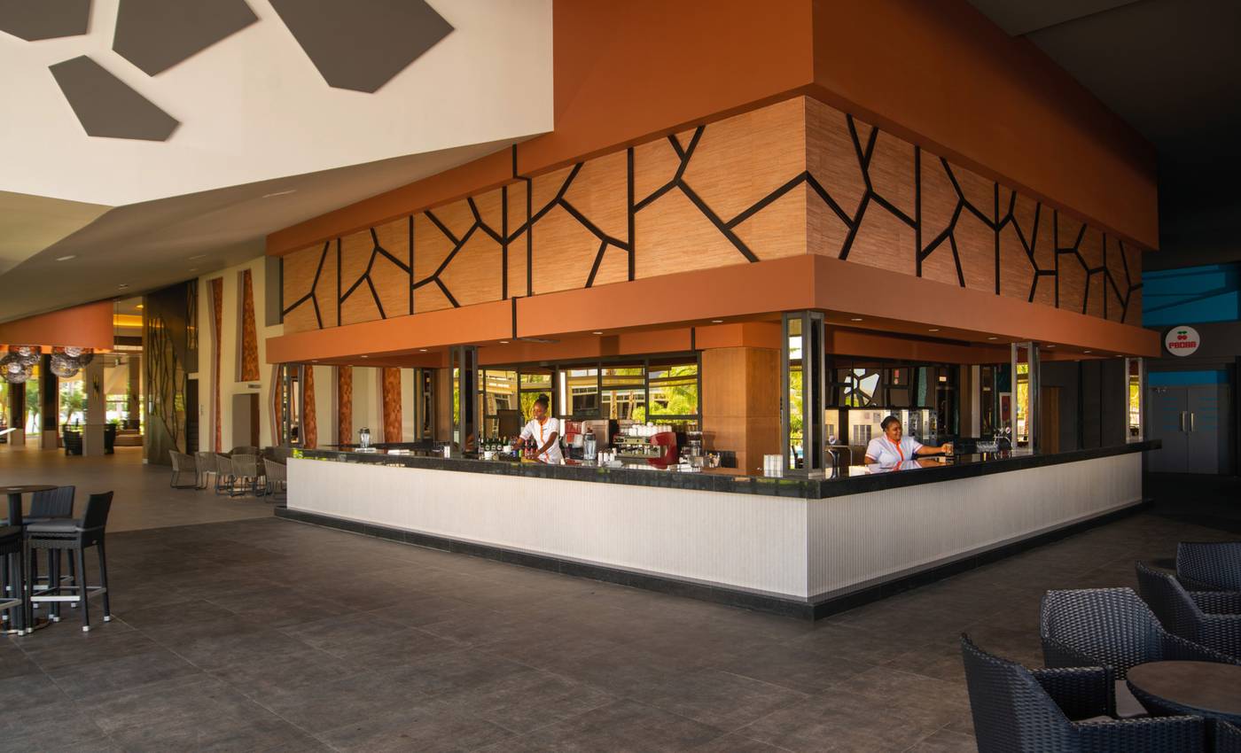 Riu-Montego-Bay-All-Inclusive-Bar-45