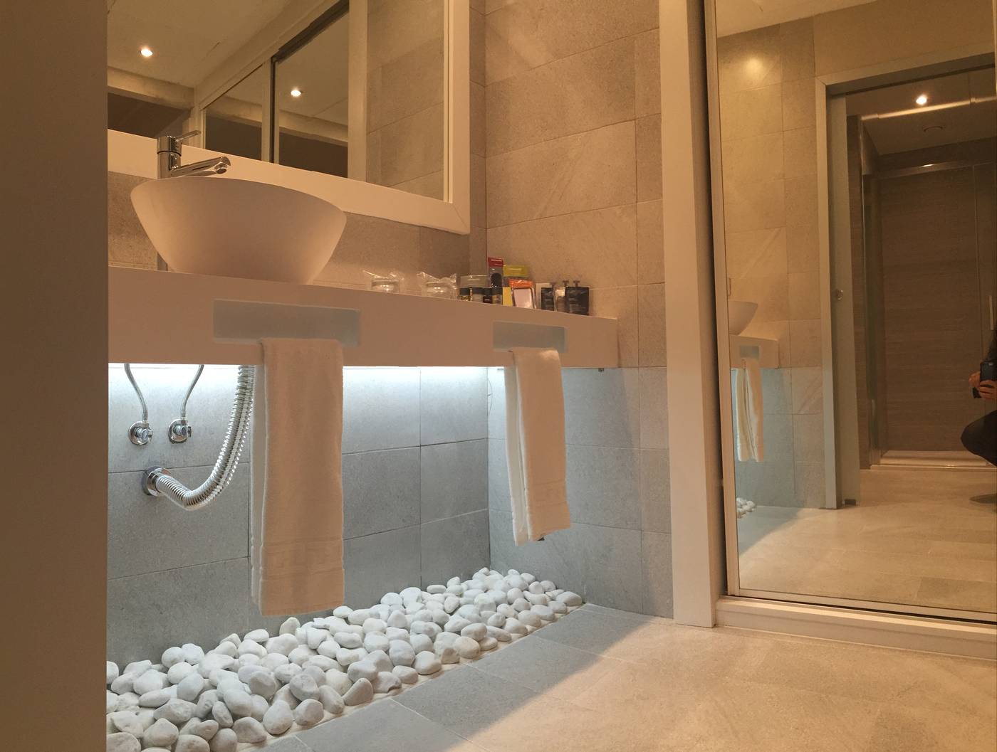 Weare-Chamartin-Room-49