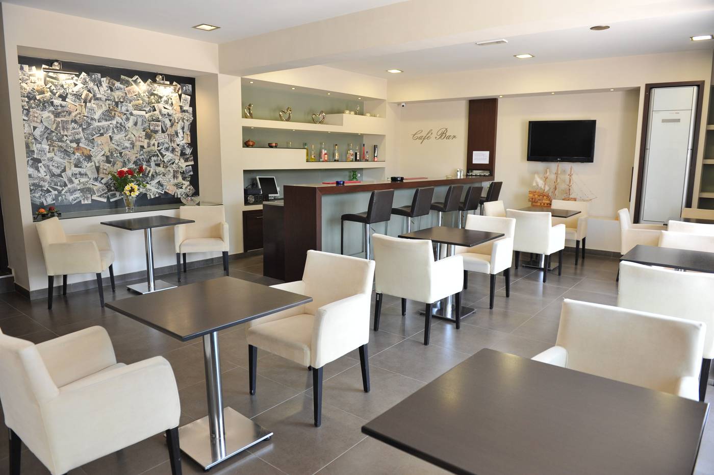 Maritime-Hotel-Apartments-Lobby-35