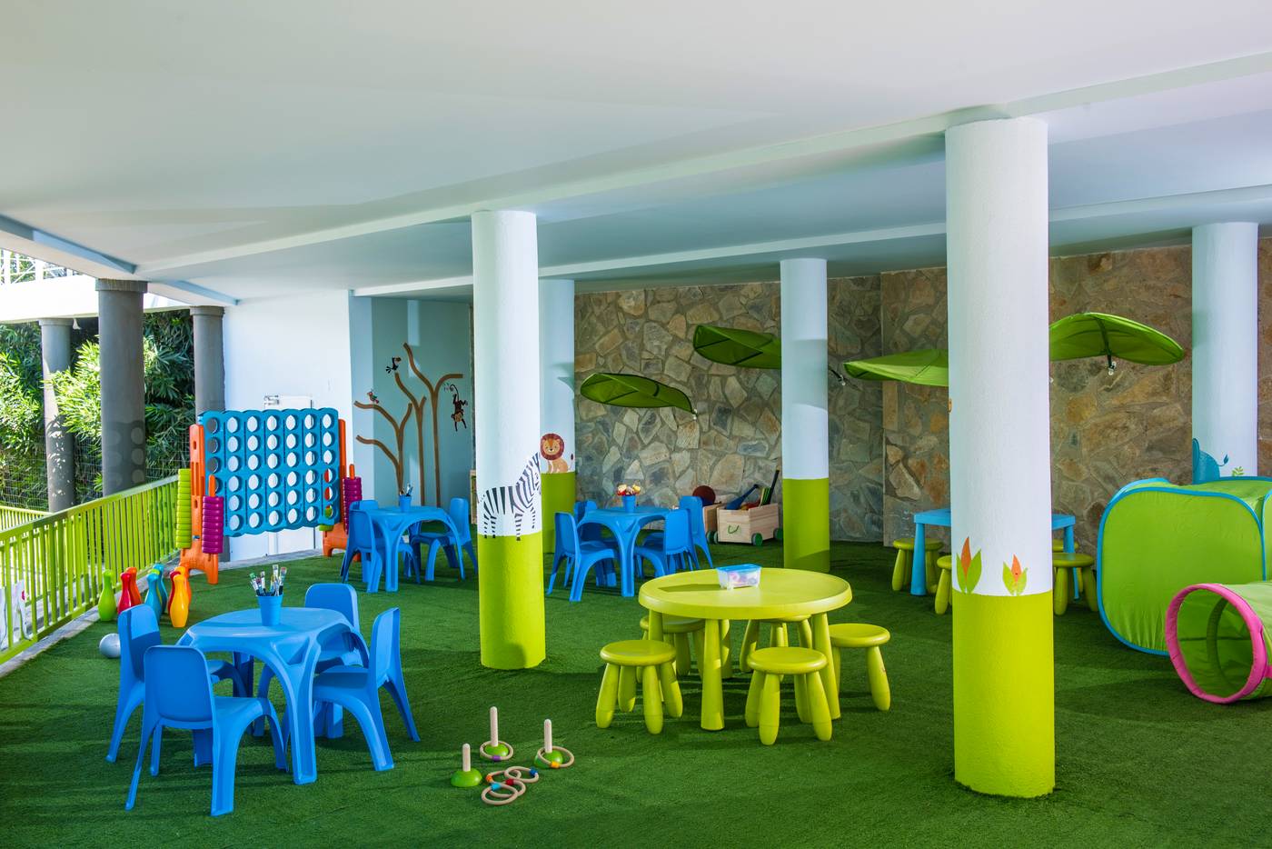 Peninsula-Resort---Spa-Sports-and-Entertainment-61
