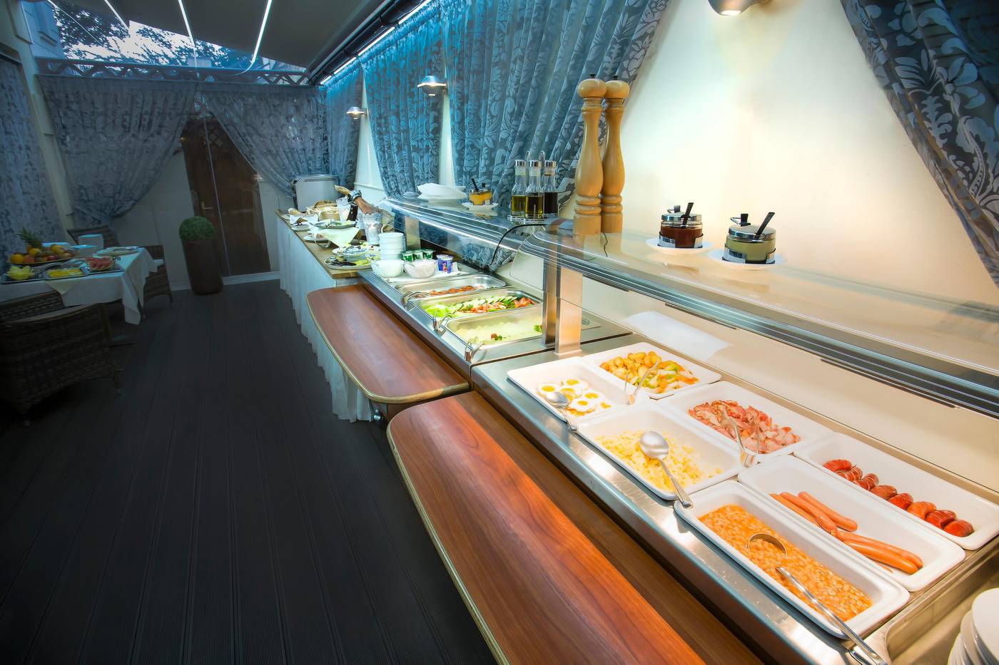 Luxury-Family-Hotel-Royal-Palace-Restaurant-26