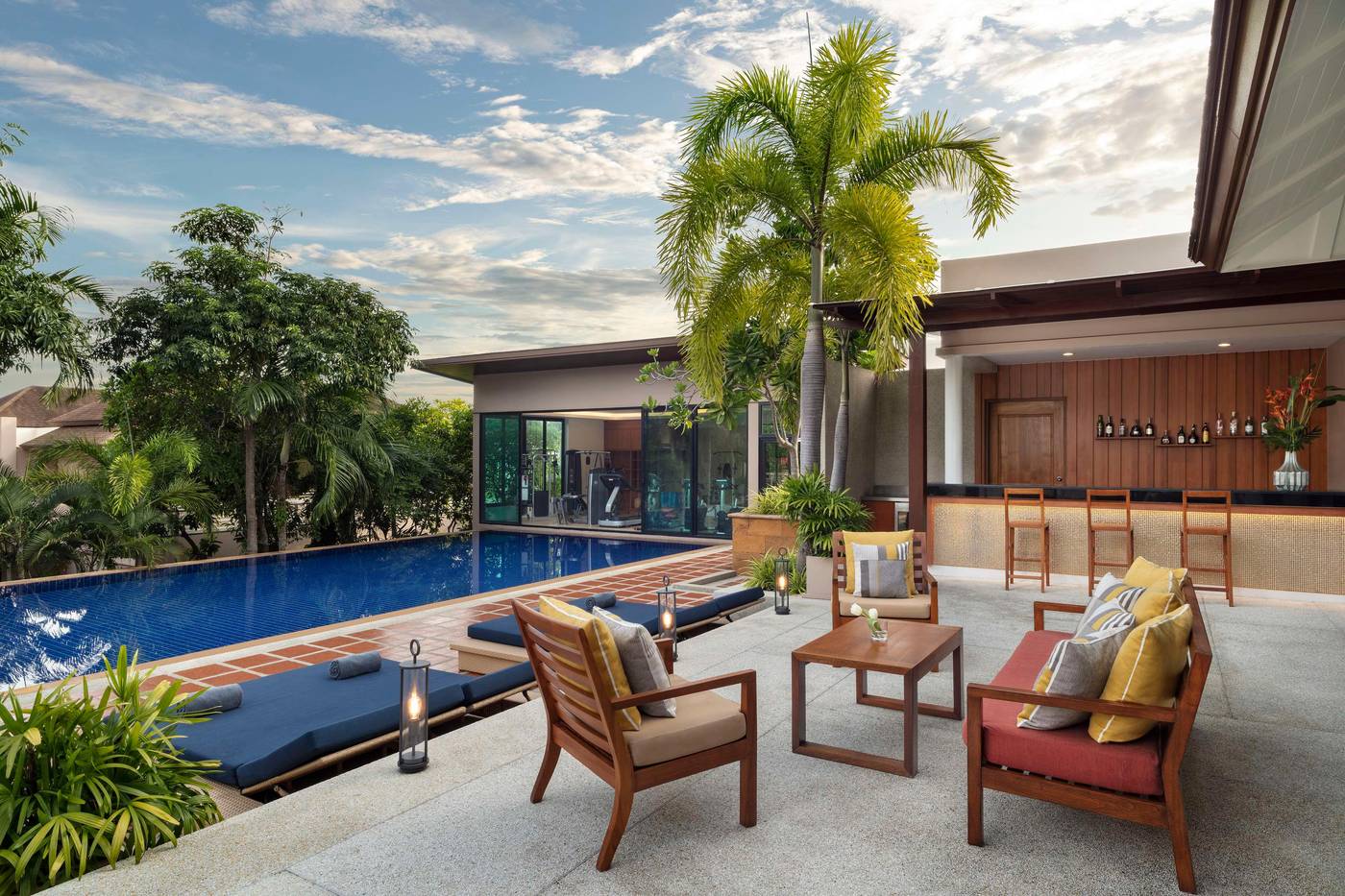 Avani-Ao-Nang-Cliff-Krabi-Resort--SHA-Extra---Bar-6