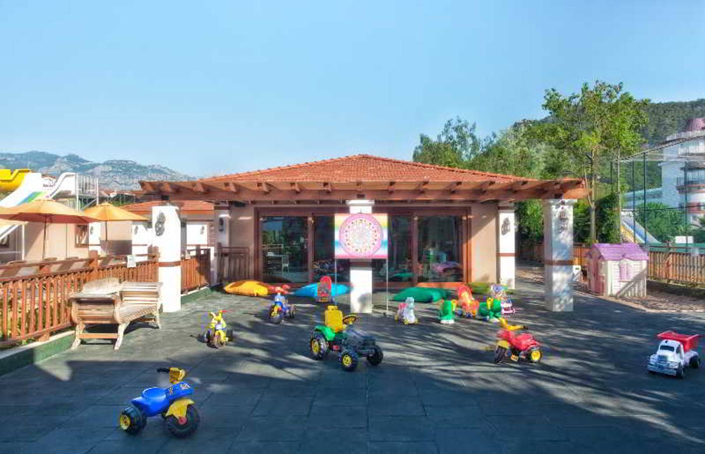 Akka-Alinda-Hotel-Sports-and-Entertainment-38