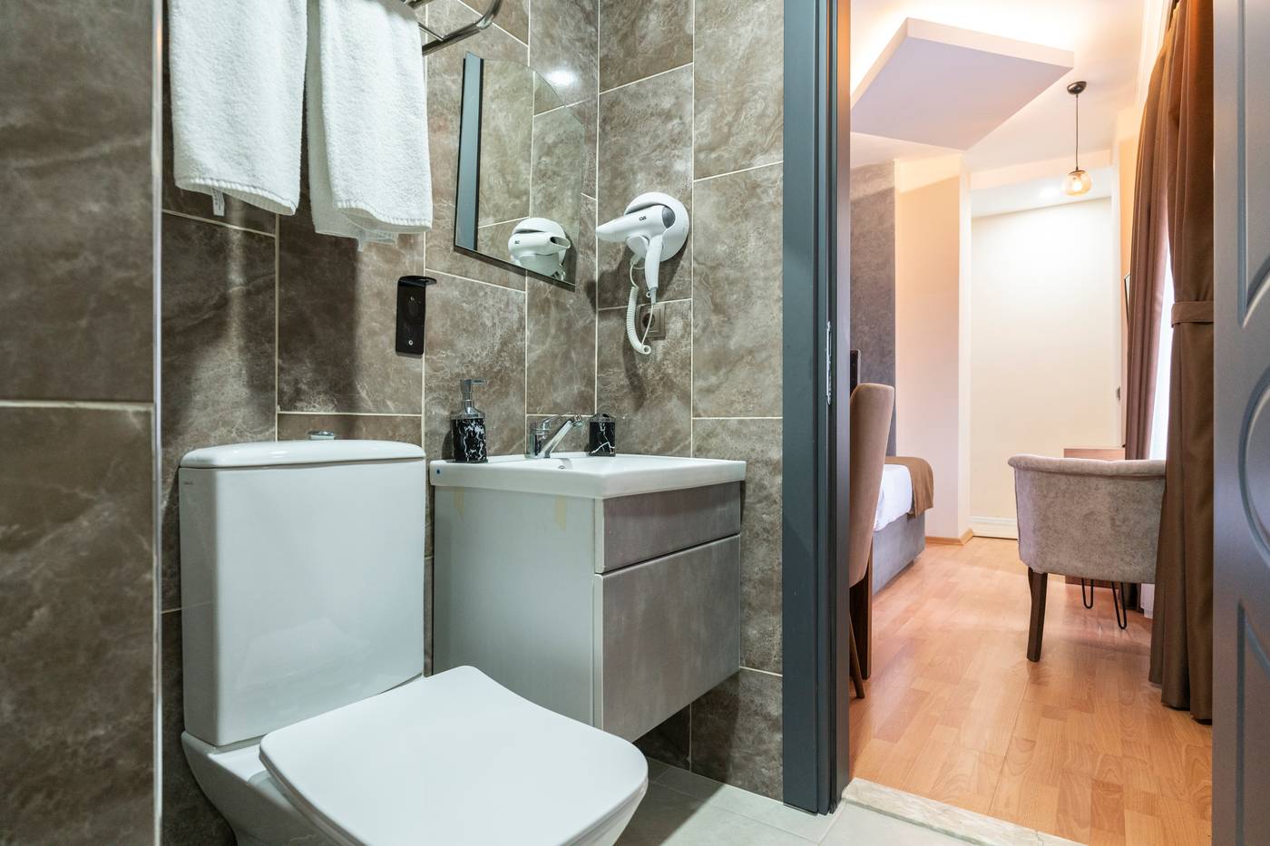 Monezza-Hotel-Room-50