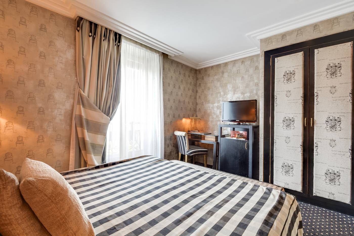 Villa-Lutece-Port-Royal-Room-13