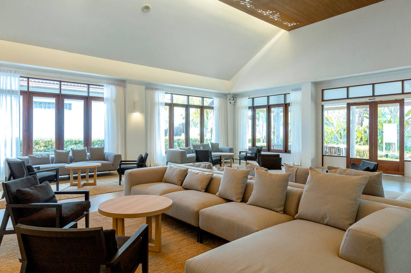 Sunwing-Kamala-Beach-Lobby-56