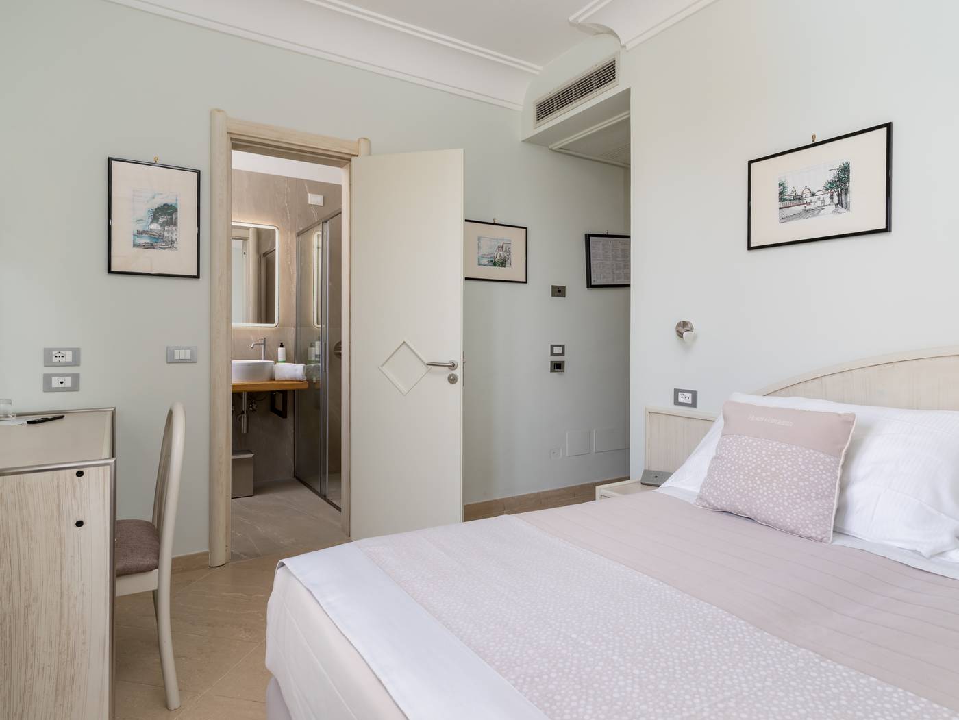 Comfort-Hotel-Gardenia-Sorrento-Coast-Room-30
