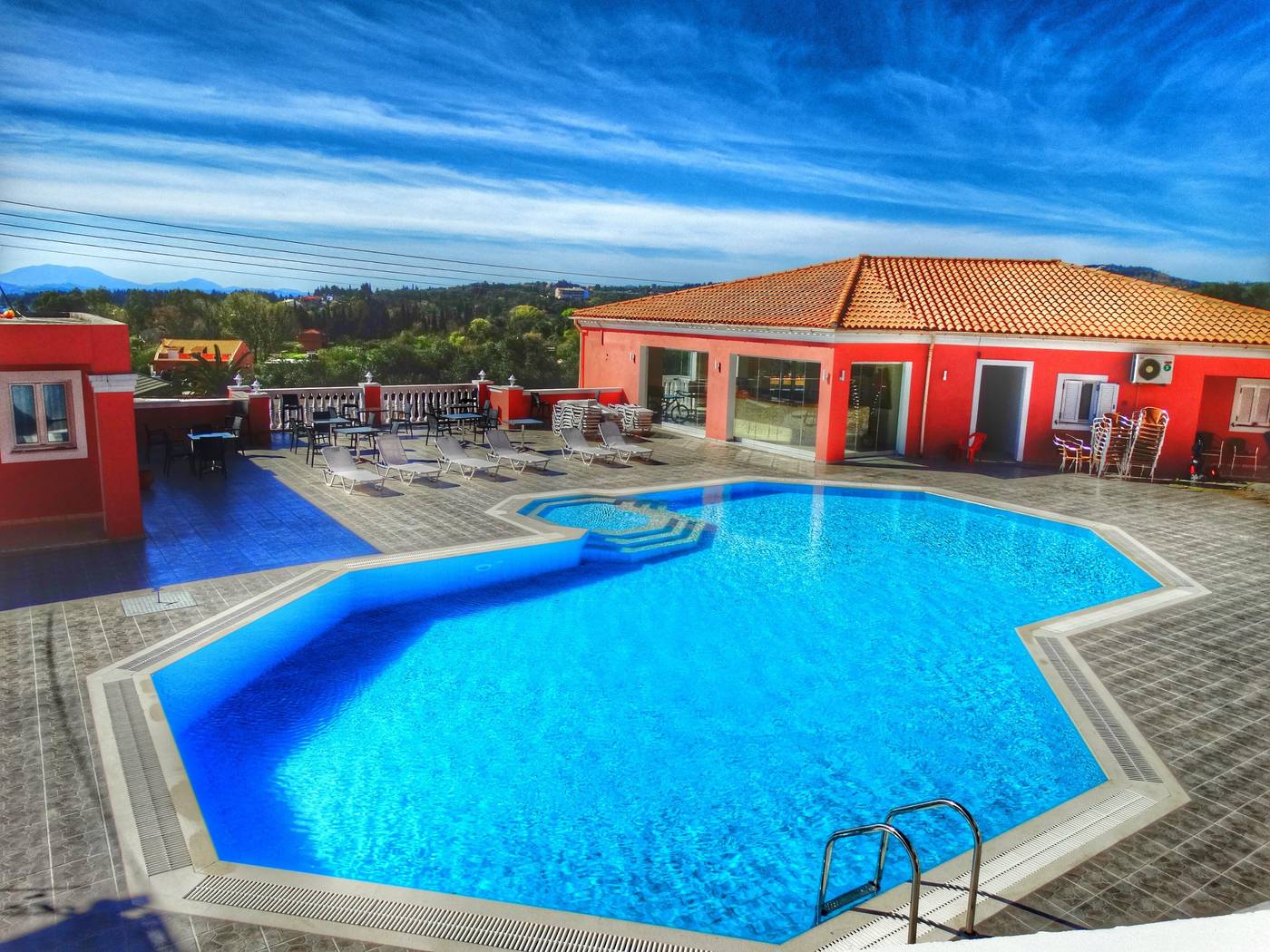 Paradiso-Aparthotel-Pool-13