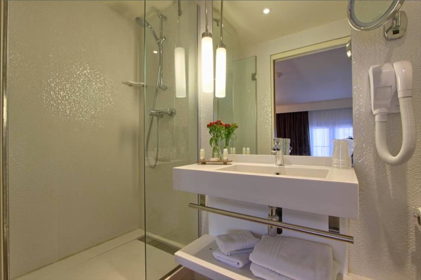 Hotel-Des-Deux-Continents-Room-25